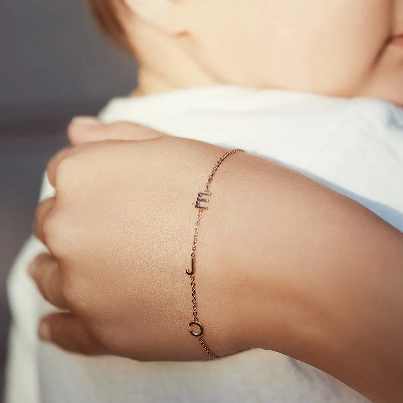 Pulseira de Iniciais Laterais Personalizada