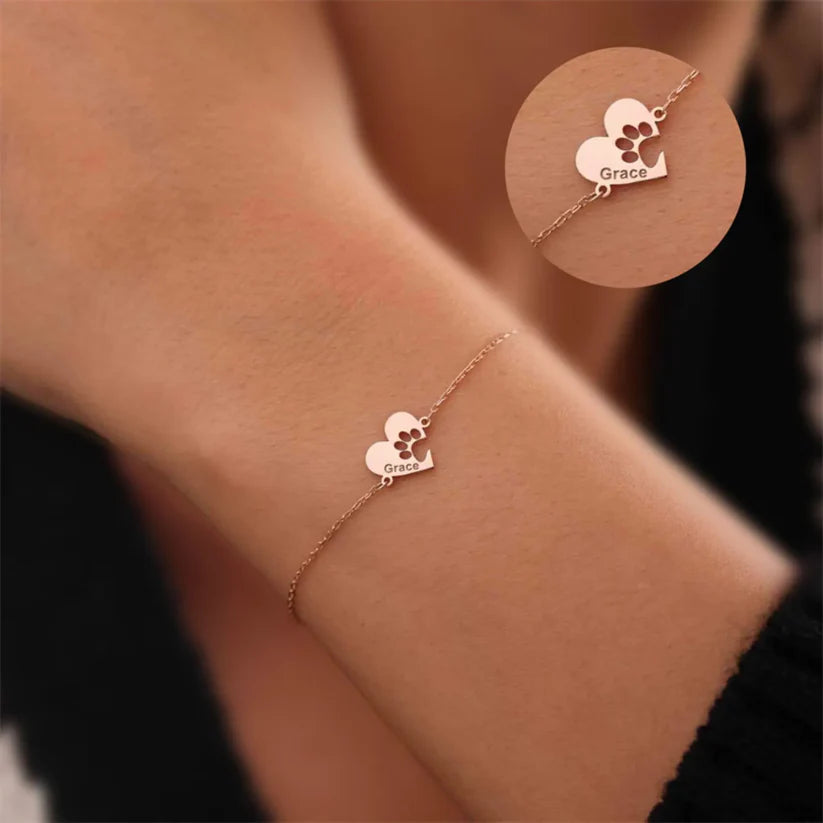 Pulseira em Pata e Coração Personalizada com Nome